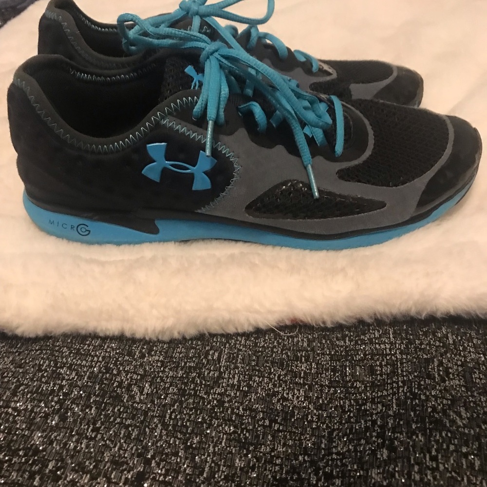 Under Armor womens black and blue shoes size 10.